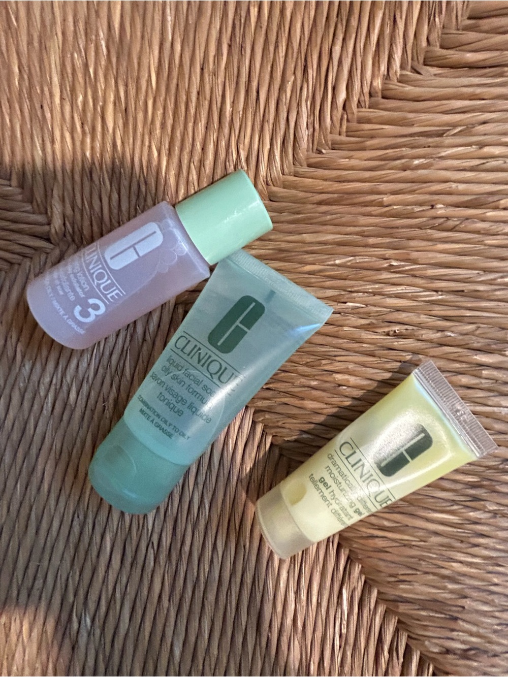 Clinique 3-Step Skincare Trio in Mint, Pink & Pale Yellow - Picture 3 of 3